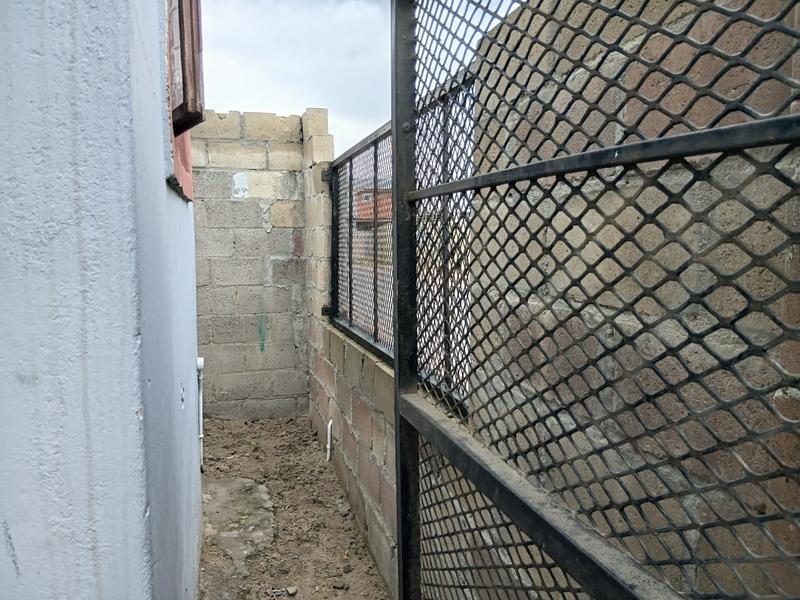 2 Bedroom Property for Sale in New Macassar Western Cape